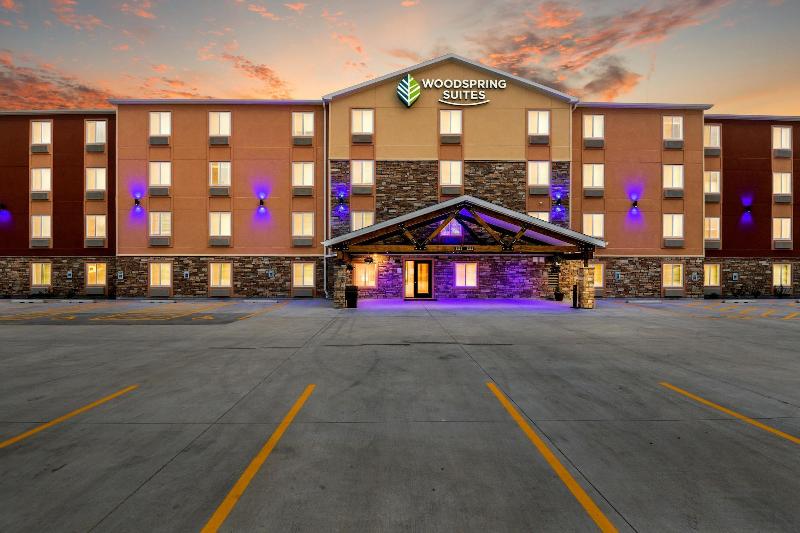 Woodspring Suites Davenport Quad Cities image