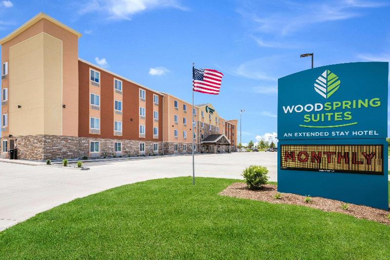 Woodspring Suites Davenport Quad Cities image
