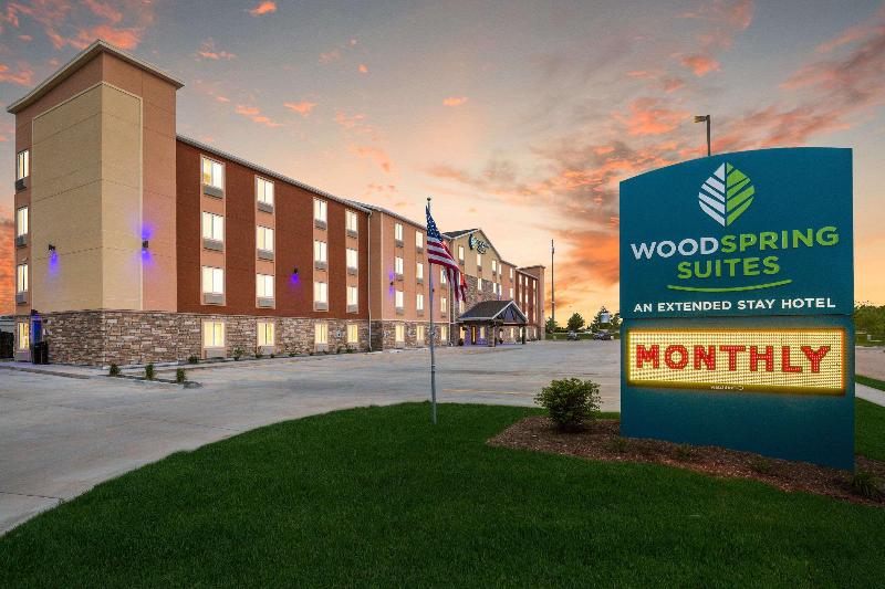 Woodspring Suites Davenport Quad Cities image