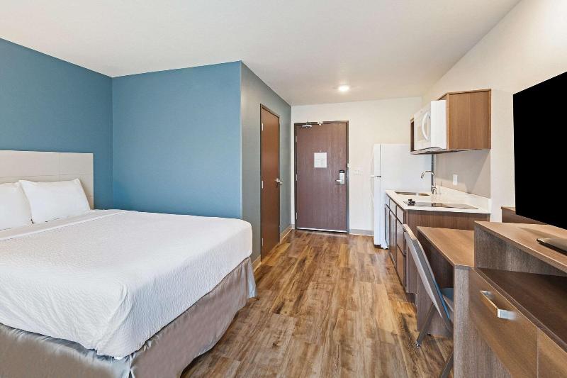 Woodspring Suites Davenport Quad Cities image