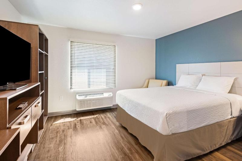 Woodspring Suites Davenport Quad Cities image