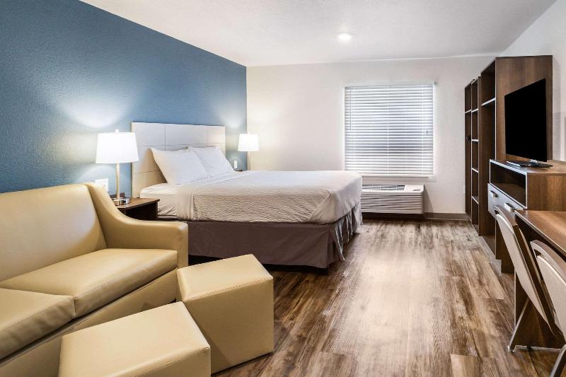 Woodspring Suites Davenport Quad Cities image