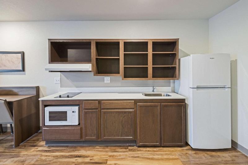 Woodspring Suites Davenport Quad Cities image