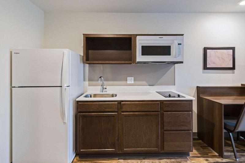 Woodspring Suites Davenport Quad Cities image