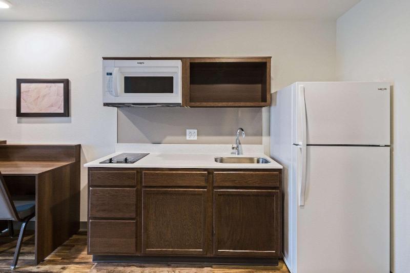 Woodspring Suites Davenport Quad Cities image