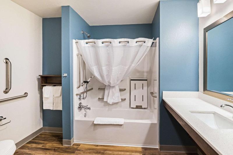 Woodspring Suites Davenport Quad Cities image