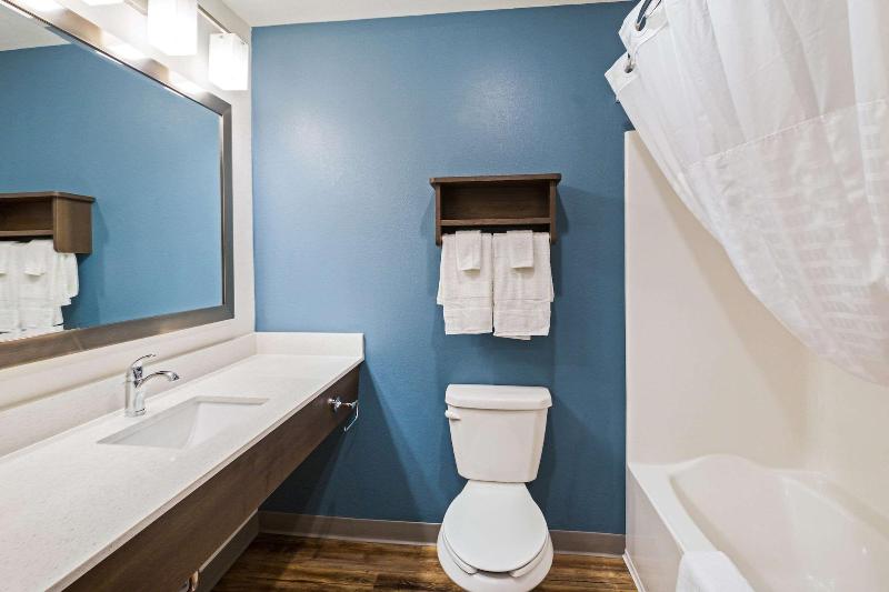 Woodspring Suites Davenport Quad Cities image