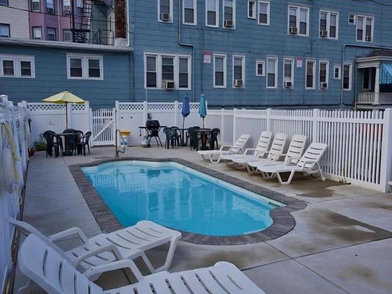 Ocean Breeze Hotel image