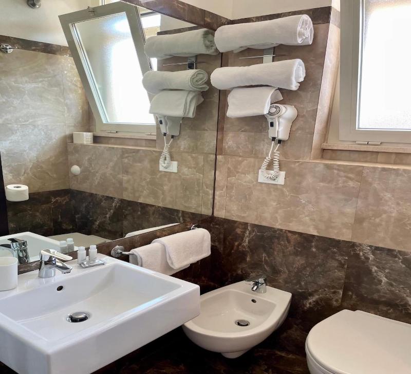 Hotel Carmen - Image 7