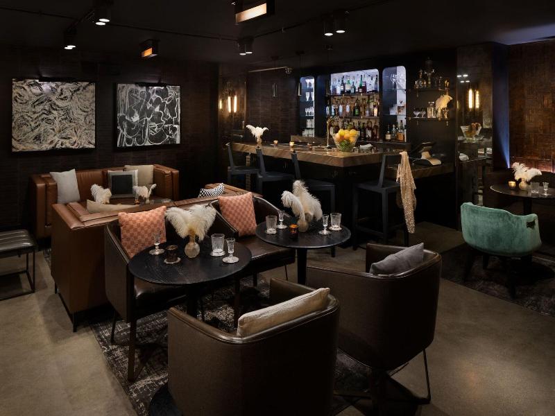 Moxy San Diego Downtown/Gaslamp Quarter image