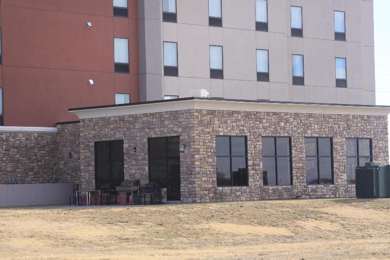 Quality Inn - Pratt image