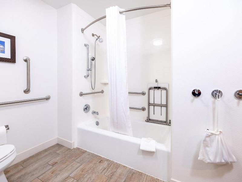 Quality Inn - Pratt image