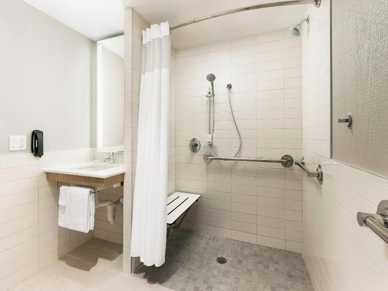 Courtyard By Marriott New York Downtown Manhattan/ image