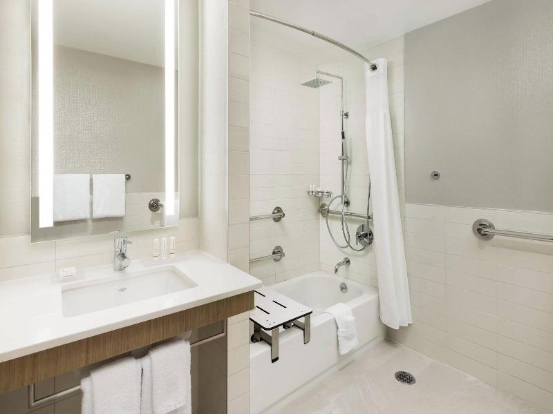 Courtyard By Marriott New York Downtown Manhattan/ image