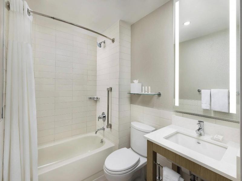 Courtyard By Marriott New York Downtown Manhattan/ image