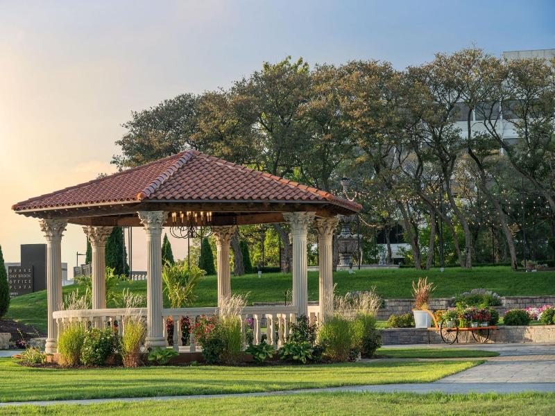 The Drake Oak Brook, Autograph Collection image