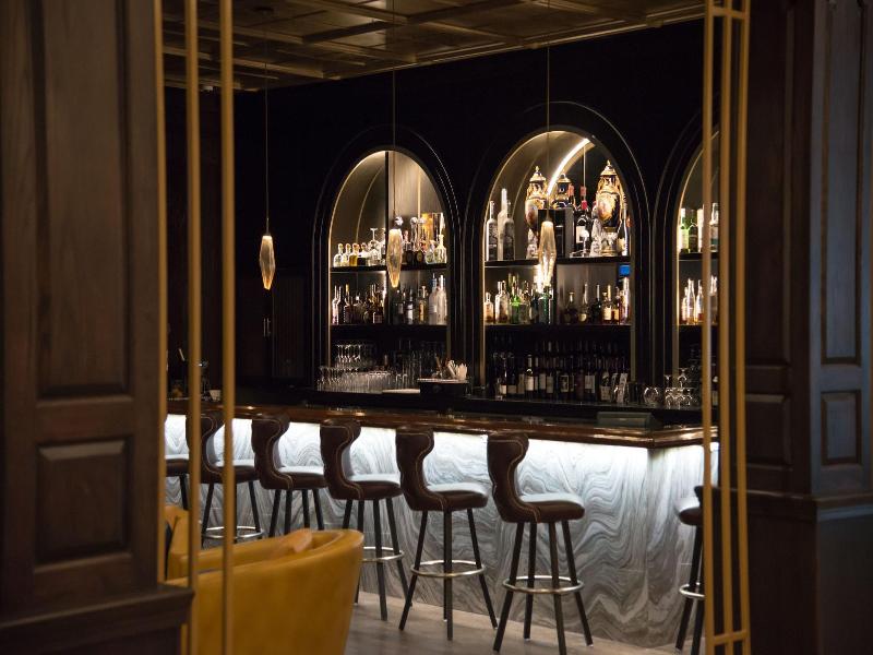The Drake Oak Brook, Autograph Collection image
