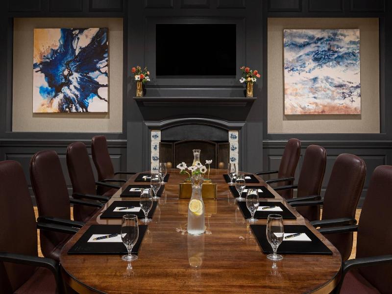 The Drake Oak Brook, Autograph Collection image
