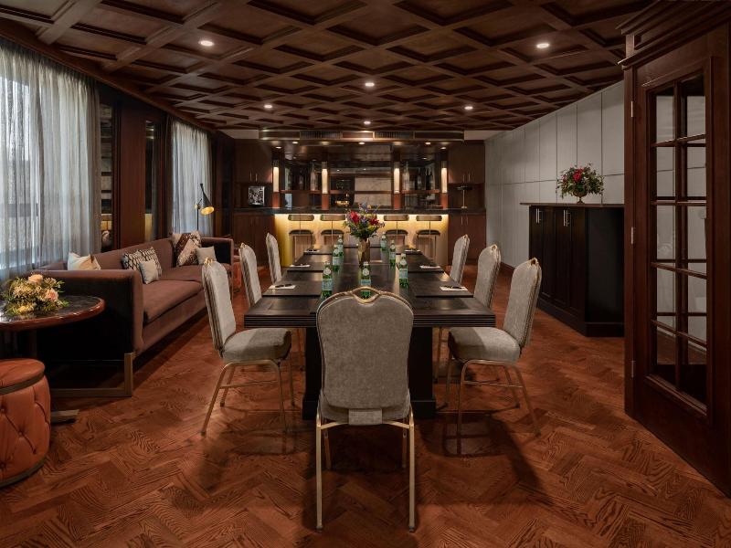 The Drake Oak Brook, Autograph Collection image