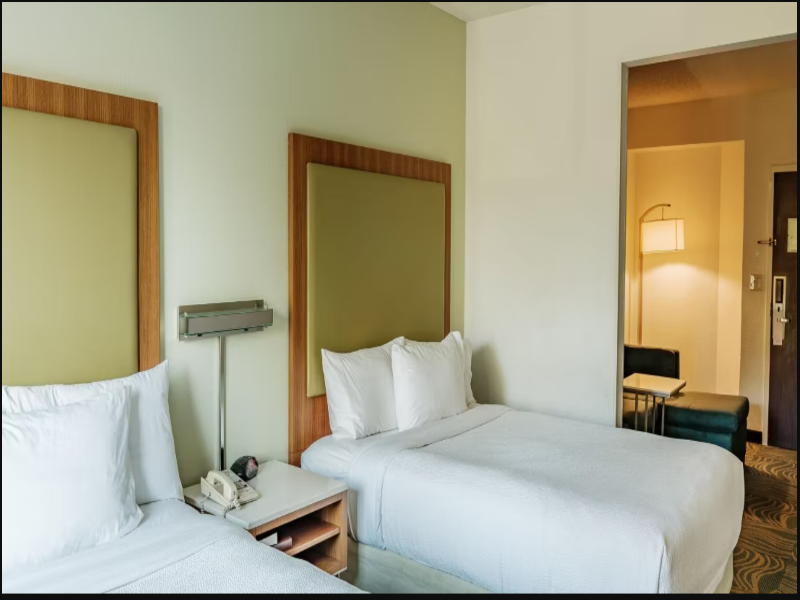 The Beacon Charlotte Airport by IHG image