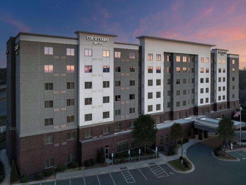 Courtyard By Marriott Charlotte Northlake image