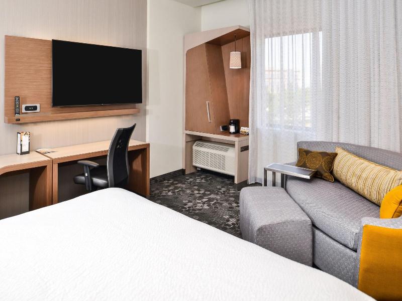 Courtyard By Marriott Charlotte Northlake image