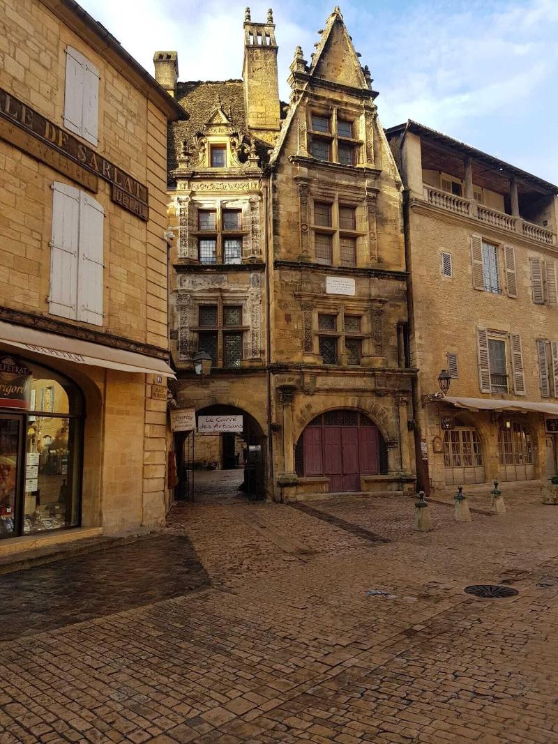 Hôtel Grand Confort Le Moulin Rouge image
