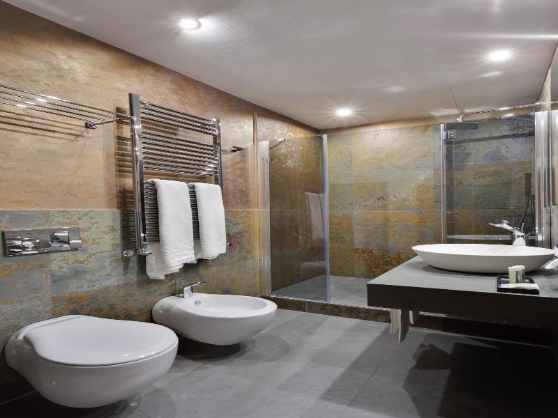 Solo Experience Hotel image