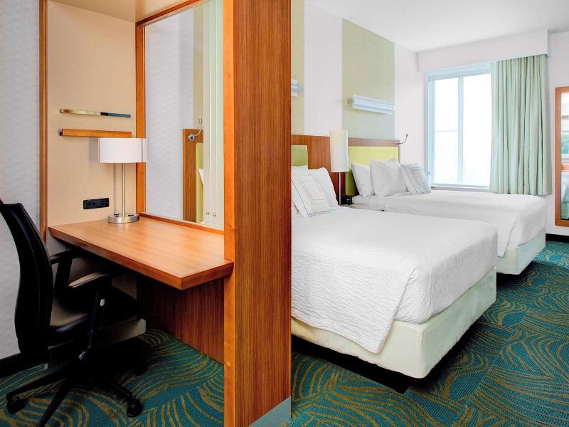 SUITE TWO QUEEN BEDS