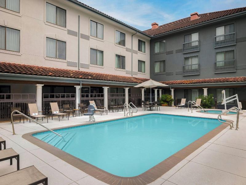 Courtyard By Marriott Houston West University image