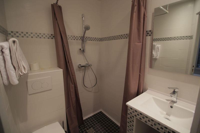 Modern's Hotel image