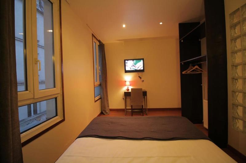 Modern's Hotel image