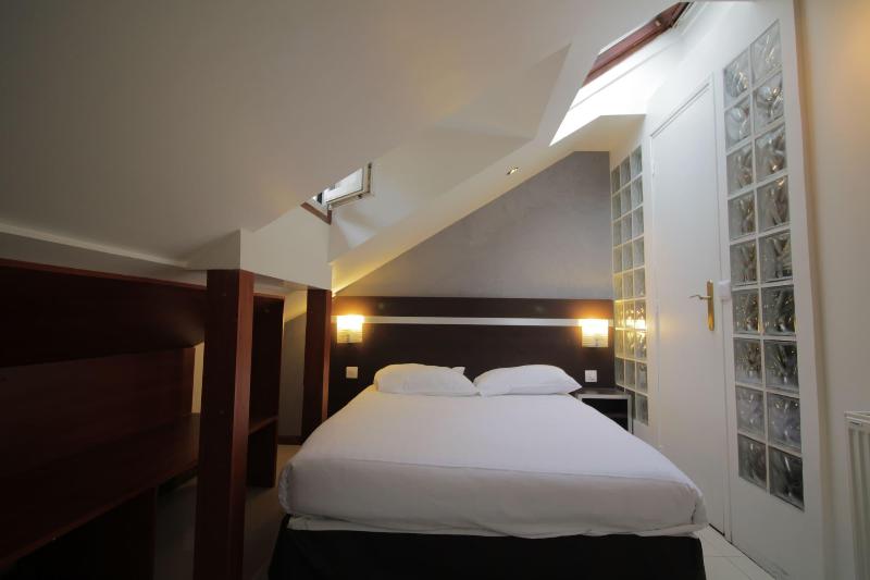 Modern's Hotel image