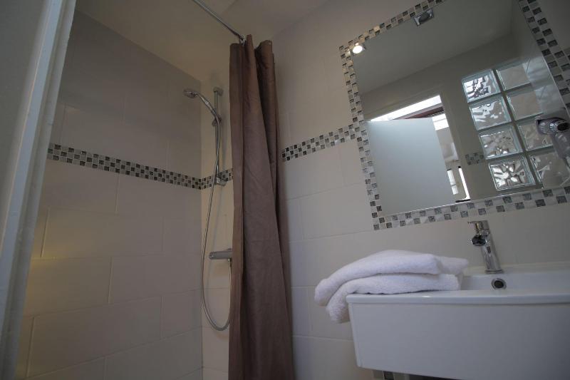 Modern's Hotel image