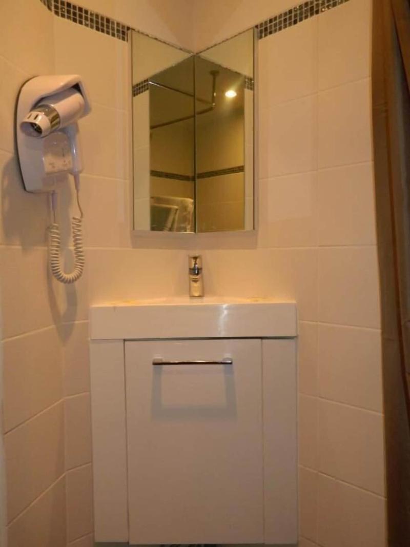 Modern's Hotel image
