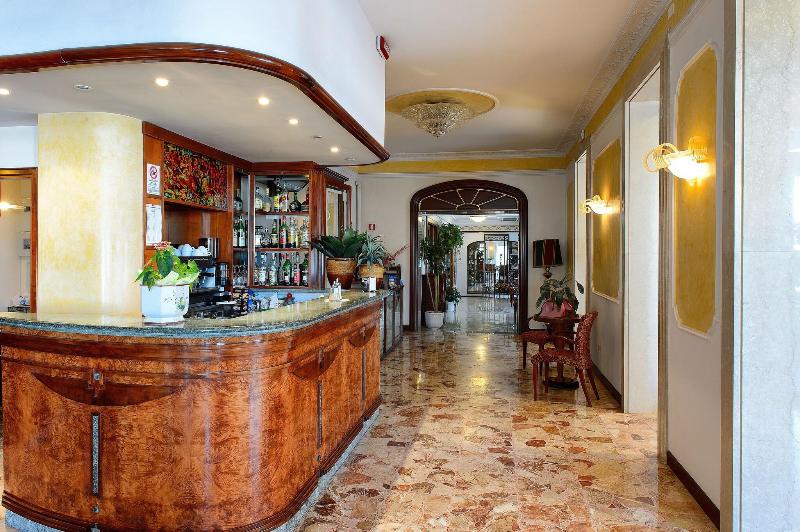 Hotel Capri & Residence image