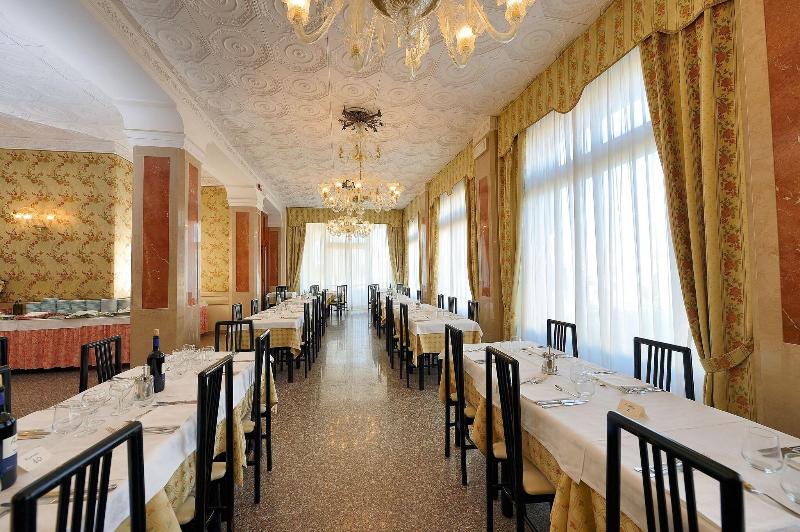 Hotel Capri & Residence image