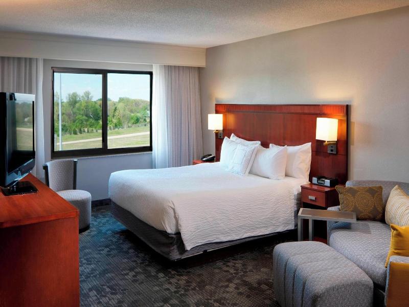 Courtyard By Marriott Jackson image