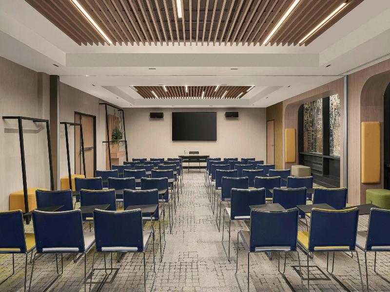 Courtyard By Marriott Paris Porte De Versailles image