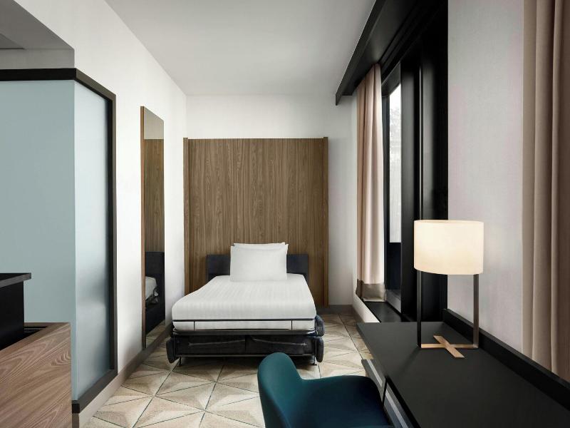 Courtyard By Marriott Paris Porte De Versailles image