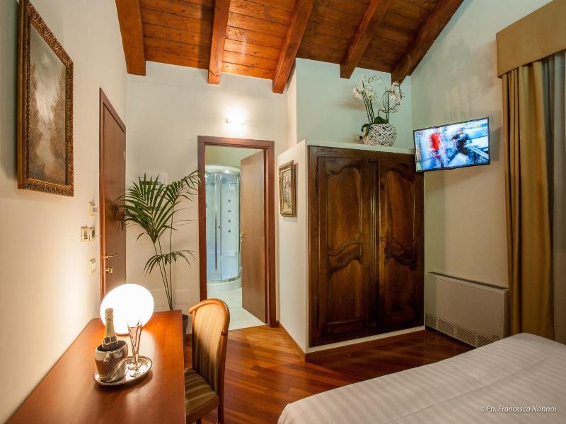 Hotel Flora image