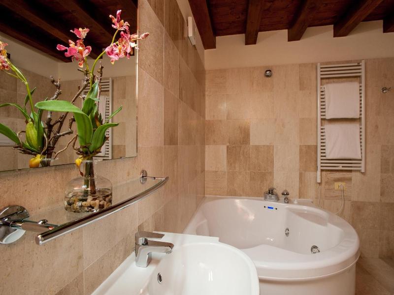Hotel Flora image