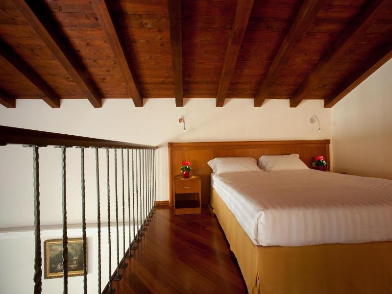 Hotel Flora image