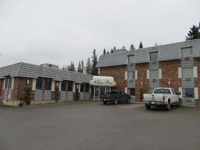 Twin Pine Inn & Suites image