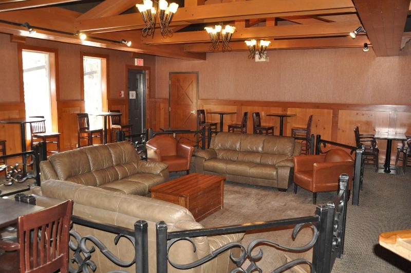 Twin Pine Inn & Suites image