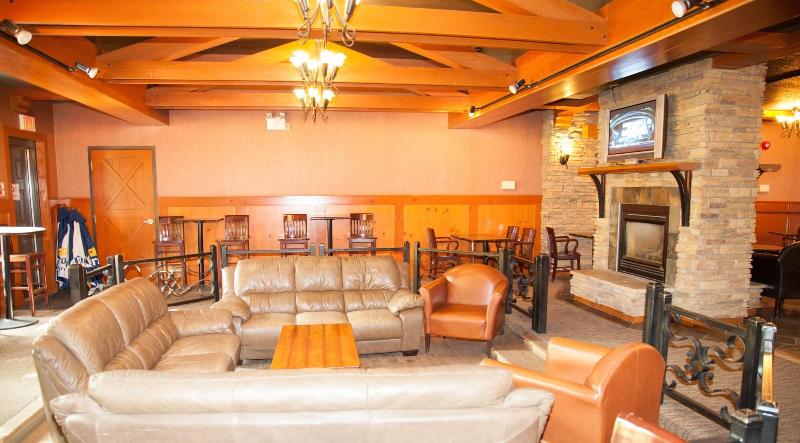 Twin Pine Inn & Suites image