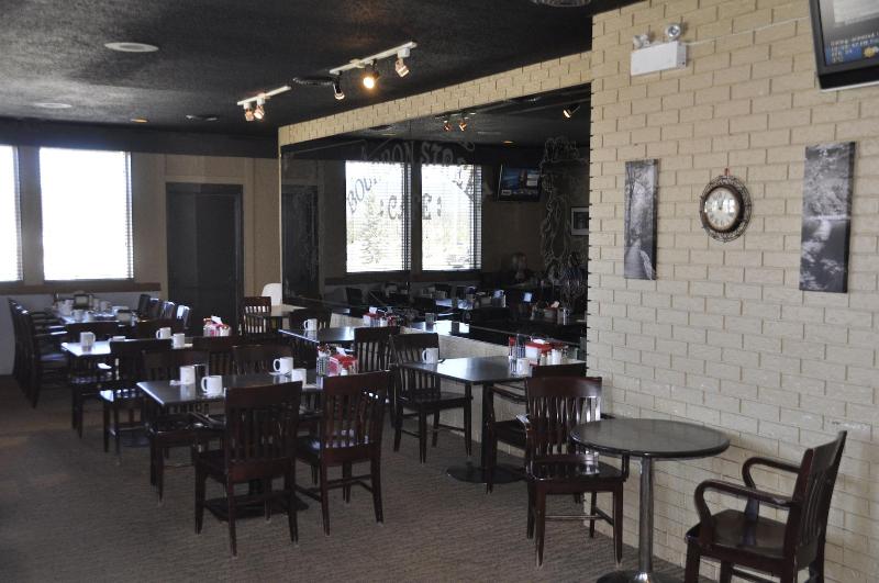 Twin Pine Inn & Suites image