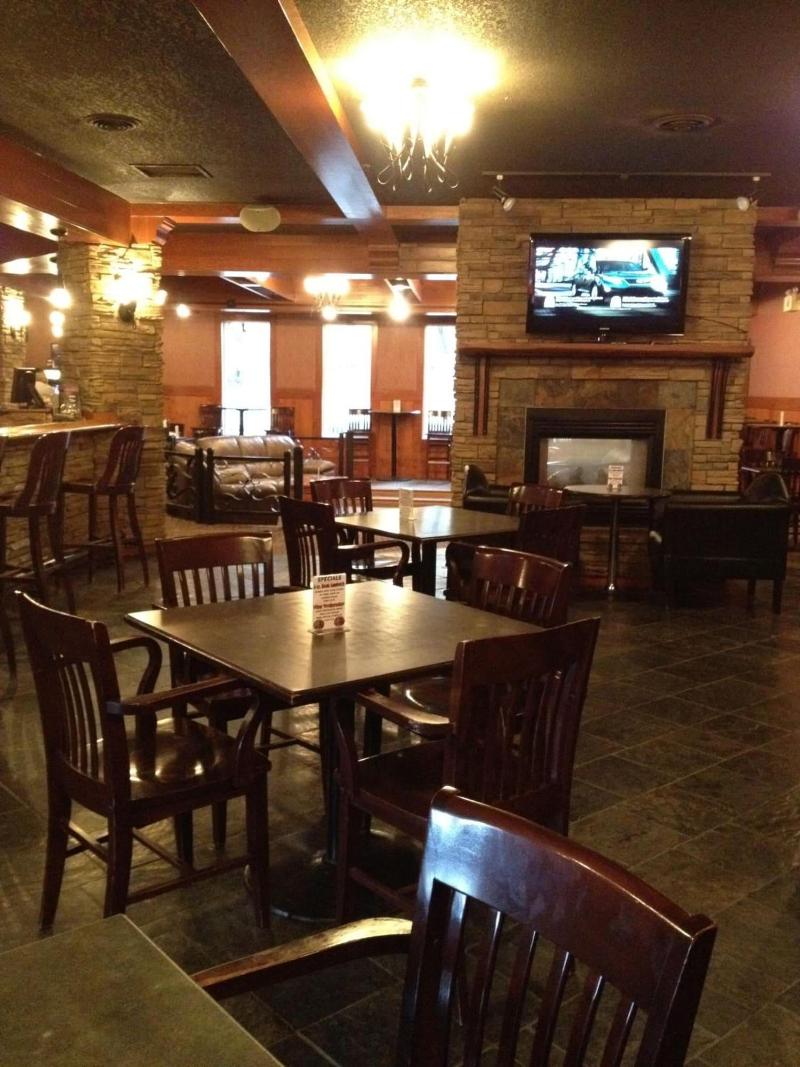 Twin Pine Inn & Suites image