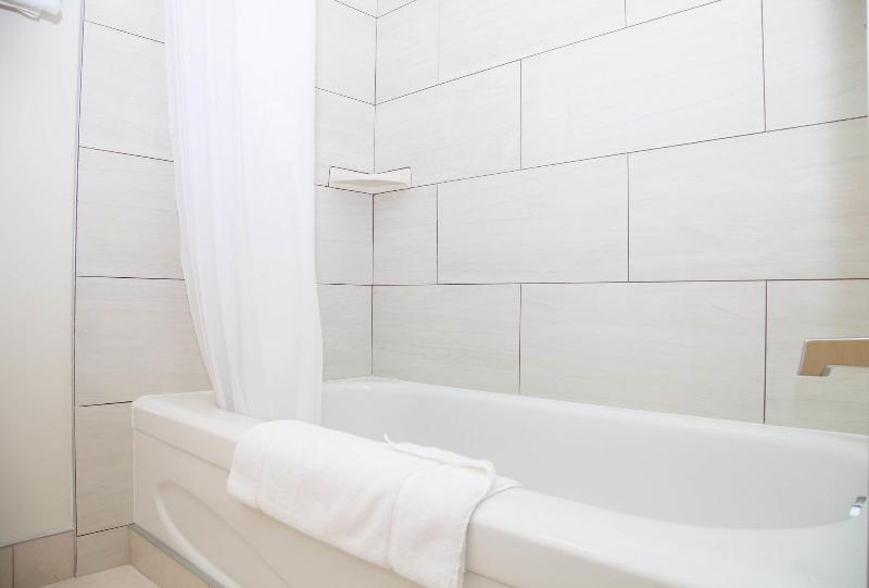 Twin Pine Inn & Suites image
