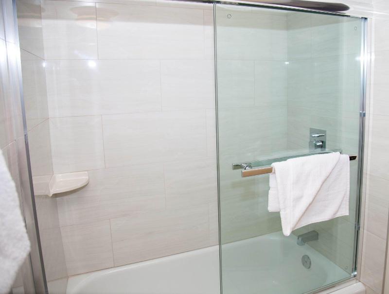 Twin Pine Inn & Suites image
